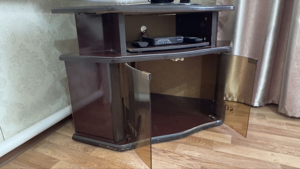Продам тумбу под телевизор