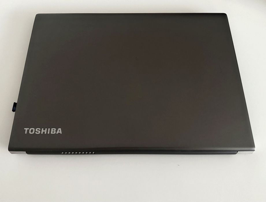 Ultrabook Toshiba Satellite Z30-B-110 | Intel i3 | 12 GB RAM | SSD 128GB | Cutie + Încărcător + Mouse