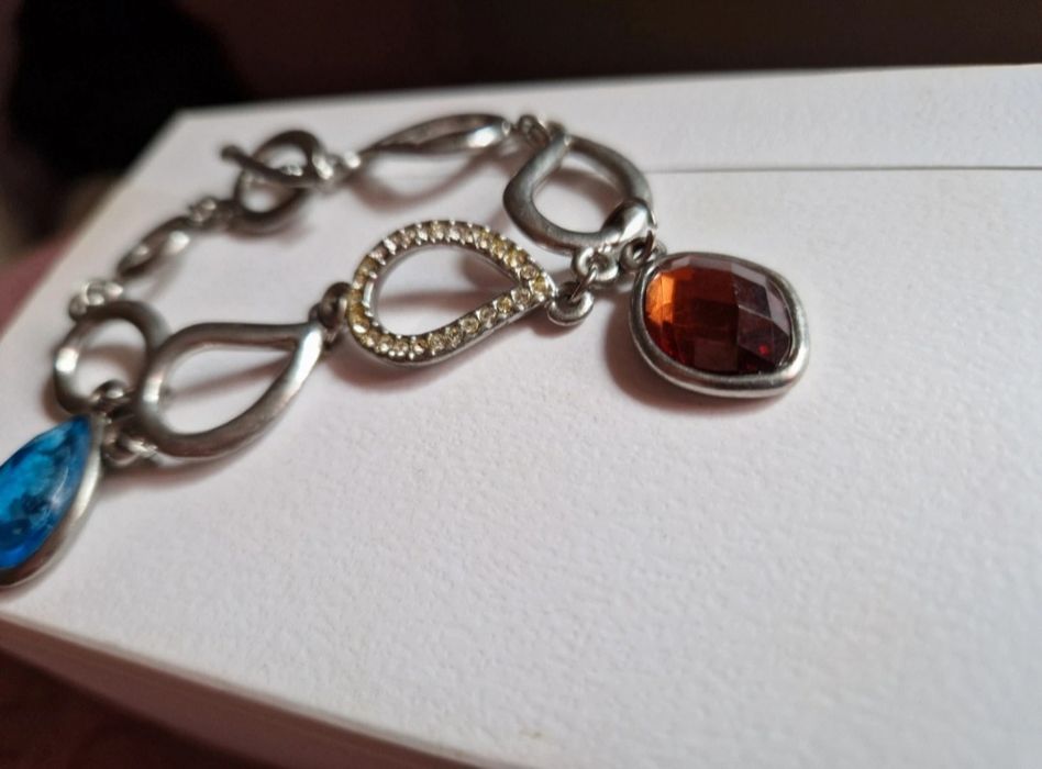 Bratara rosu și albastru