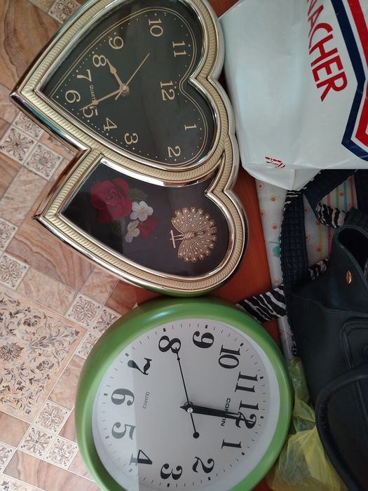 Продам настенные часы оба 5000