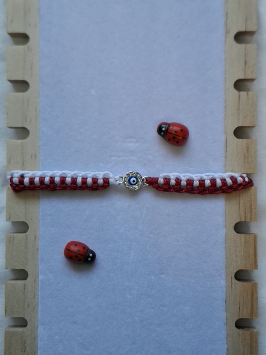 Ръчно изработени мартеници