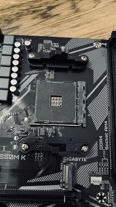 Материнская плата B550