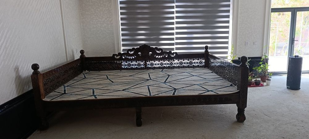 кровать 2.5*3.5 м² 
холати янги
