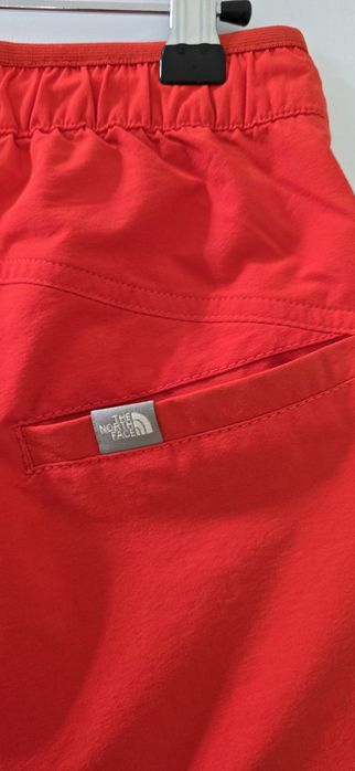 Дамски оригинални къси панталонки.  Като нови.   THE NORTH FACE