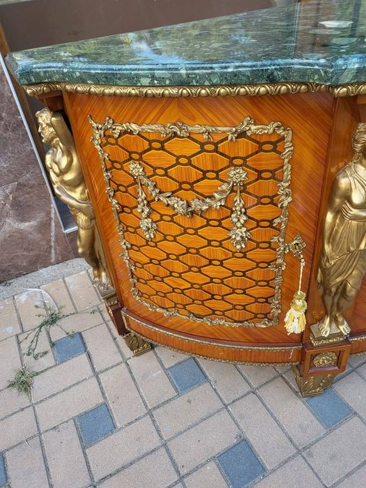 Феноменален шкаф в стил Луй  ХV