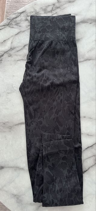 Vand colanti gymshark,250 lei 4 perechi sau 70 lei o pereche.