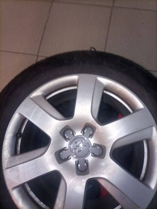 Vând 4 roți originale Audi