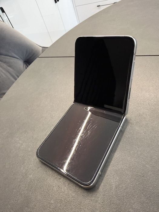 Samsung Galaxy Z Flip 5 – 256 GB