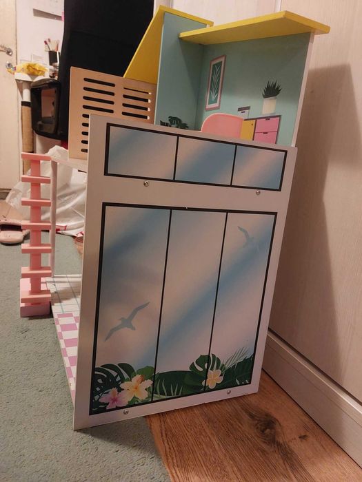 Casuta de papusi din lemn