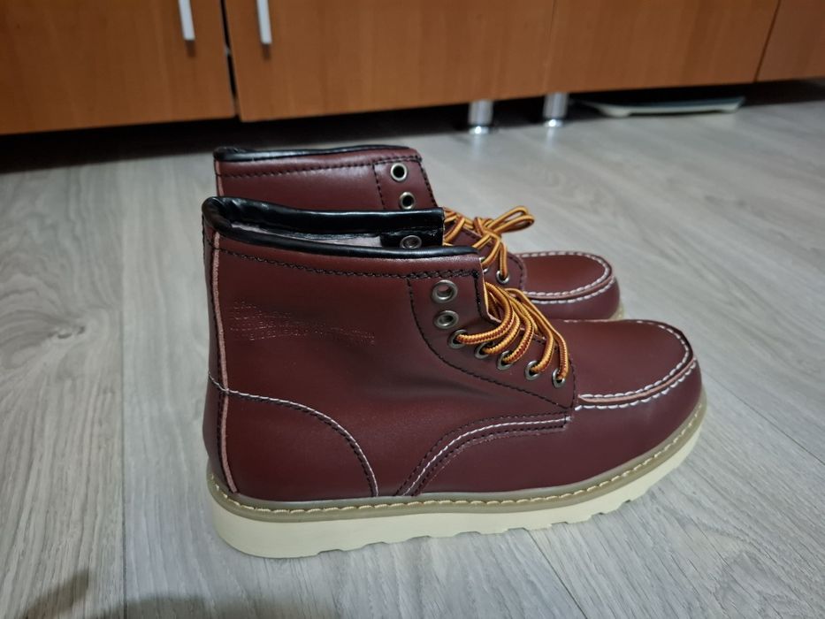 Vând bocanci Model Moc Toe mărimea 42 model Fabulos Top