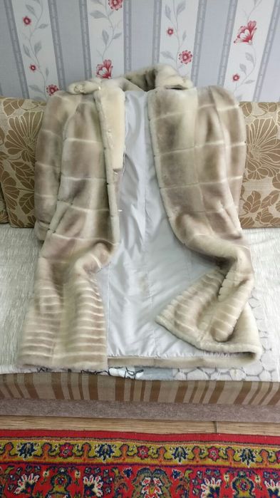 Продам мутоновую шубу.