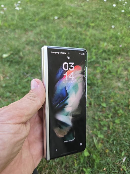 Продавам телефон Samsung fold 3