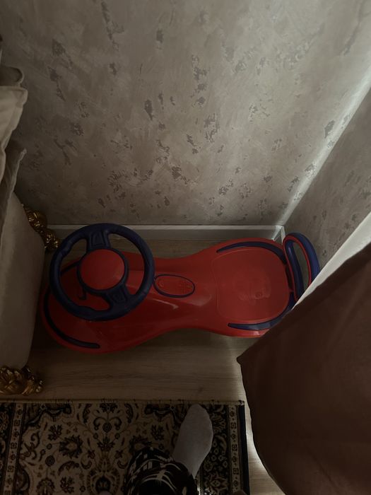 Продам срочно санки и машинка каталка