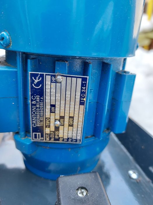 Vând pompe cu bazin