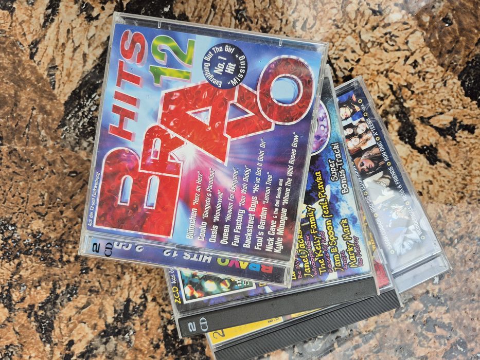 Vând 23 CD muzica usoara mixta Bravo artisti internationalii

- Tot