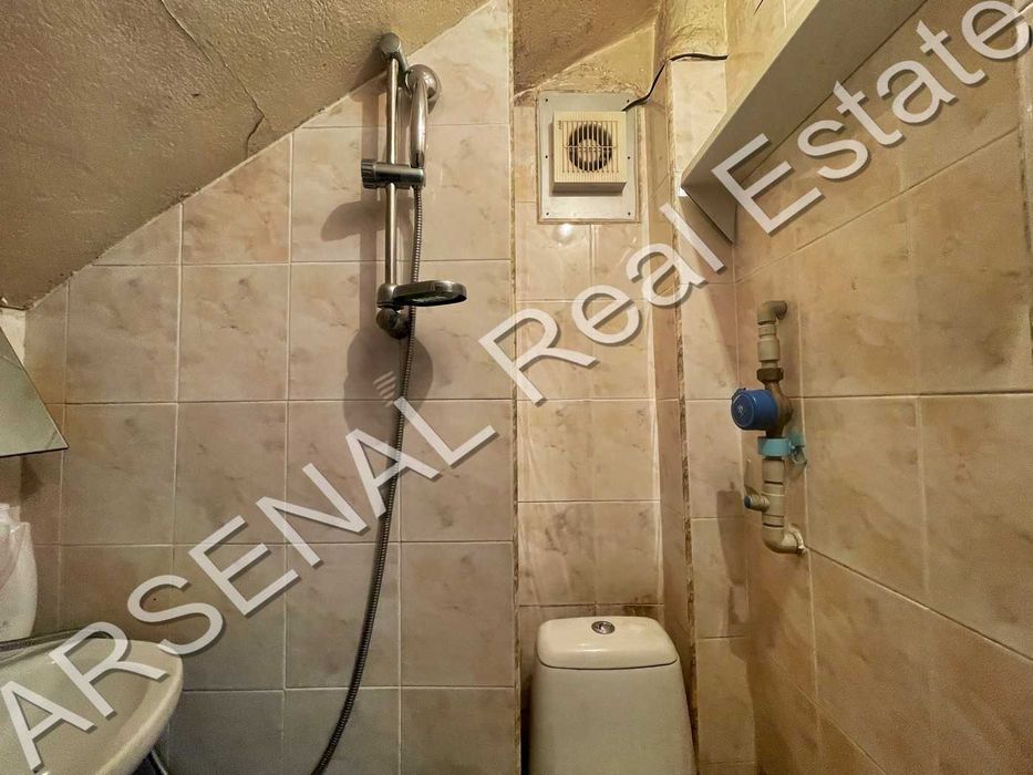 Ателие под наем, Център