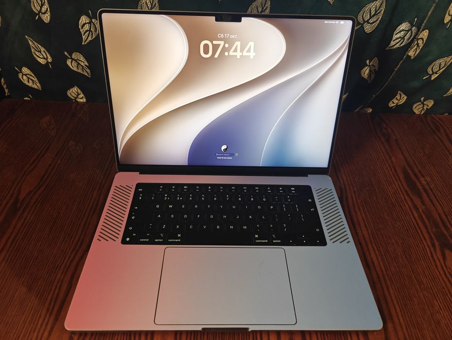 Продам Macbook M1 pro 16 1TB