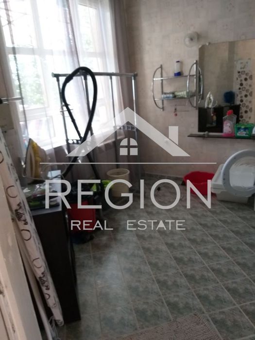 Дава се под наем Тристаен апартамент в Варна, Бриз - 198 кв.м за 841.5 € - Снимка #3