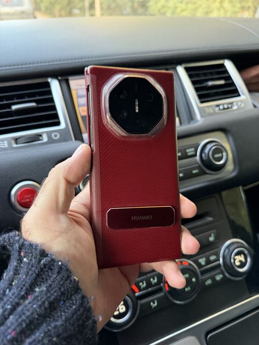 Телефон HUAWEI Mate XT