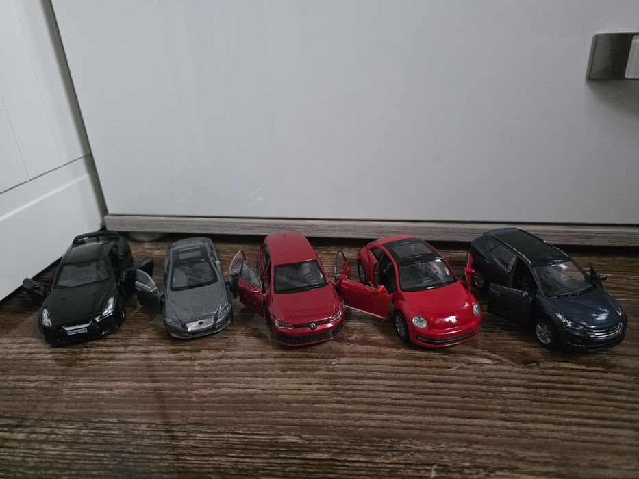 Mașinuțe de jucărie