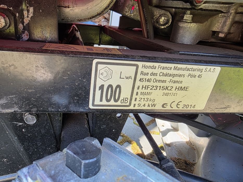 Vând masina de tuns iarba HONDA