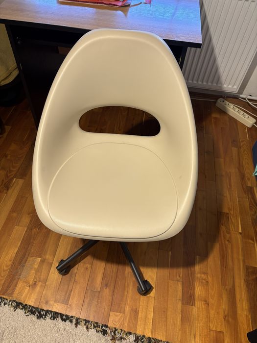 Mobilier Ikea - lampa si scaun