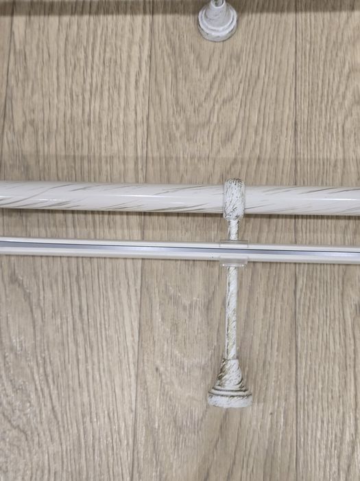 Продам карнизы металлические,настенные