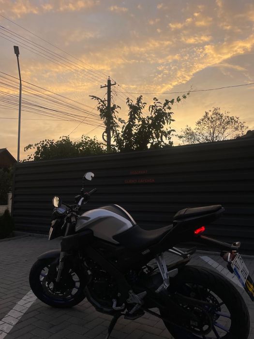 Motocicleta Yamaha MT capacitate 125cc albastru cu gri