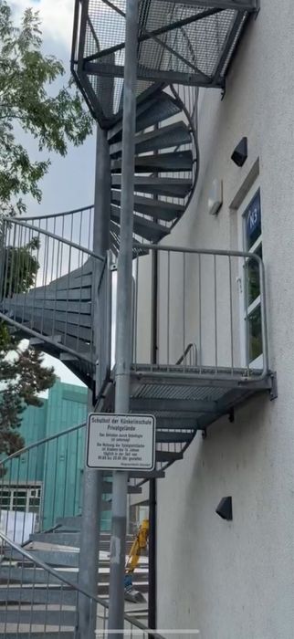 Scară metalică spiralată zincată – 8 m