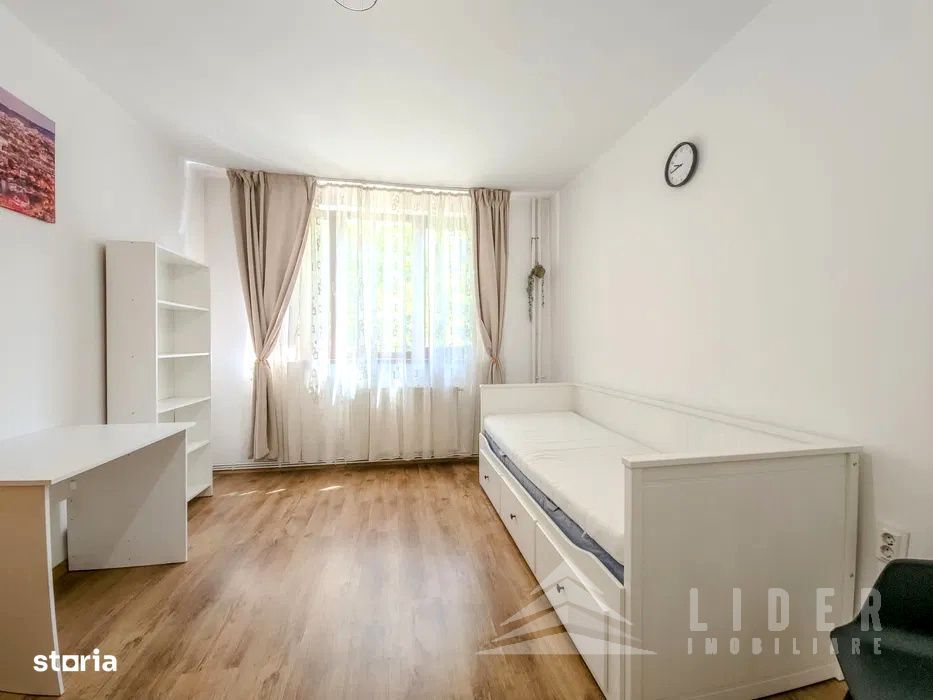 Apartament 3 camere decomandat, etaj 1, parcare in curte.