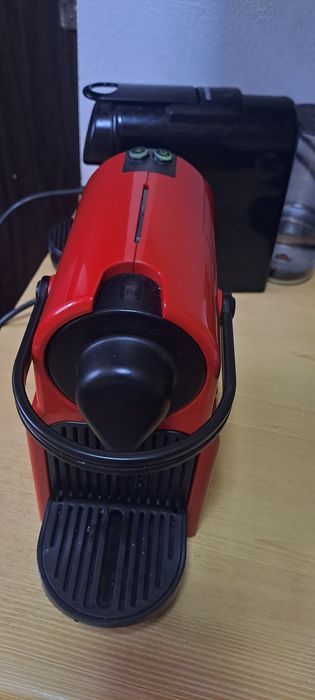 Vand aparat de cafea cu capsule nespresso