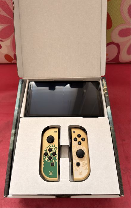 Nintendo Switch, OLED - limited edition Zelda
