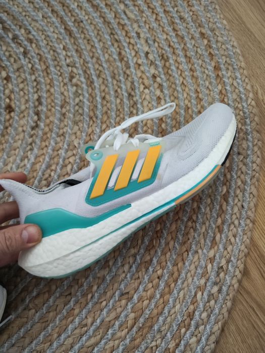Продавам чисто нови маратонки
