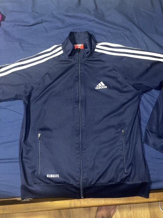 Adidas суичър.