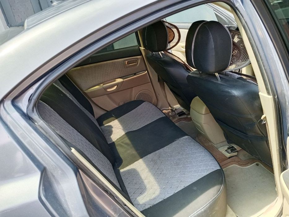 Mazda 3 mokriy rang