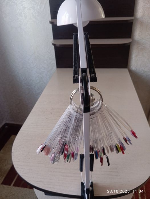 Продам маникюрный стол