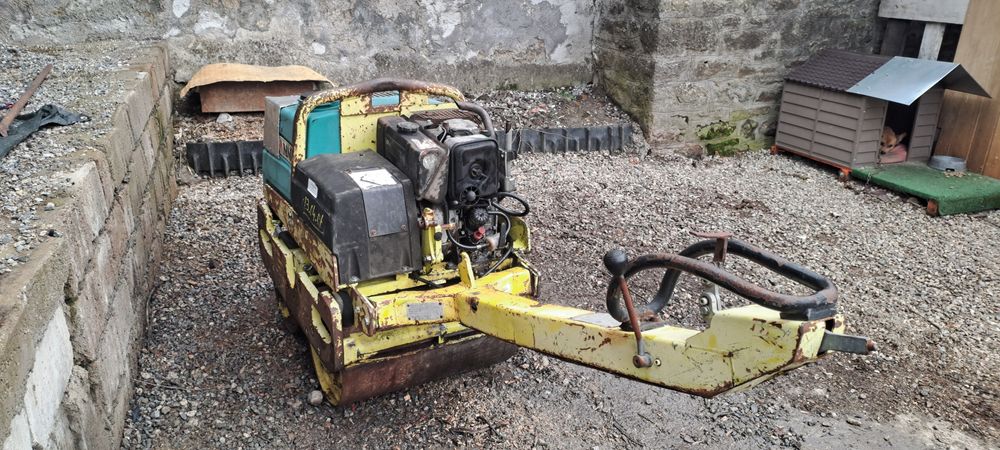 Vând cilindru compactor