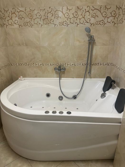 Vana cu jacuzzi si lumini