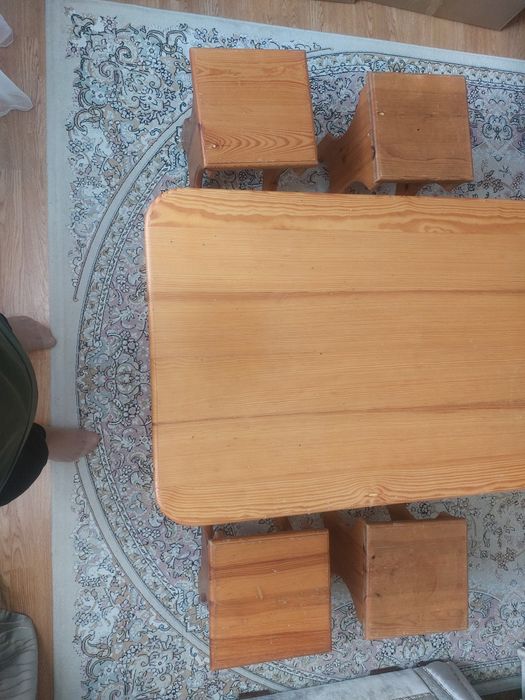 Стол деревянный и  4 стула