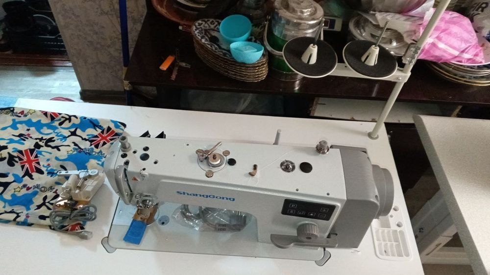 SHANGGONG tikuv mashinasi yangi karobka dakumentlari bilan.