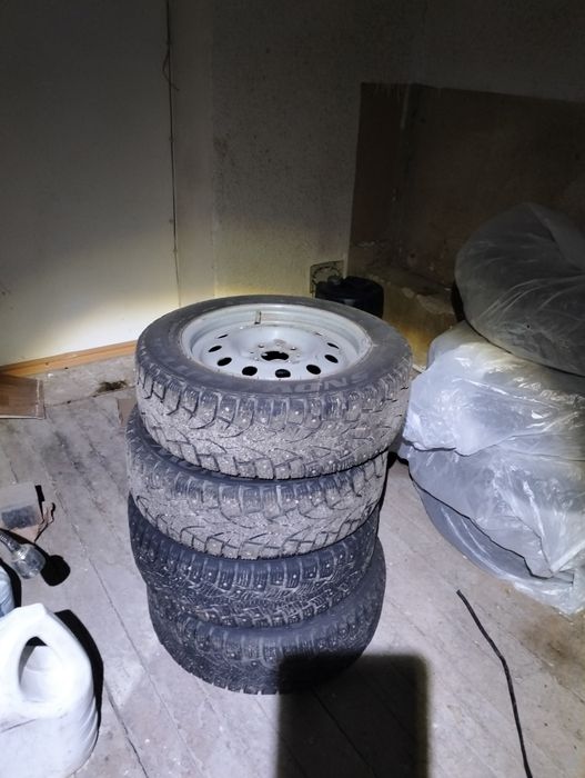 Продам зимние баллоны с дисками
