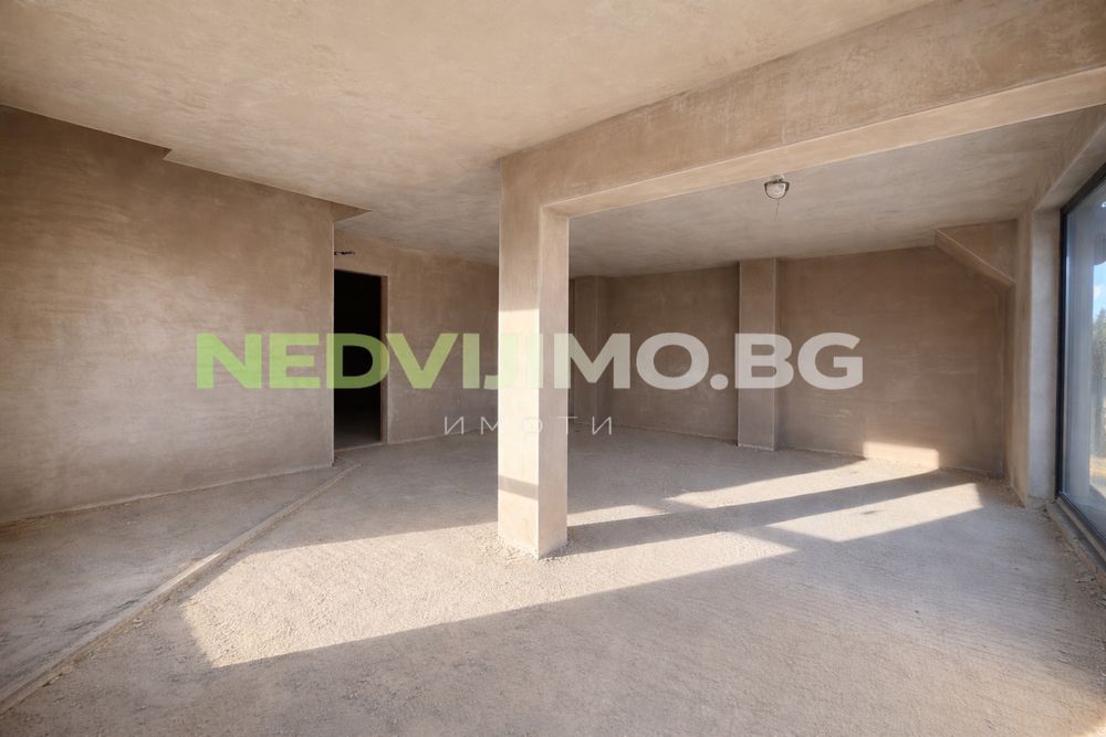 Продава се Тристаен апартамент в Варна, Генералите - 217 кв.м за 807 €/кв.м - Снимка #1