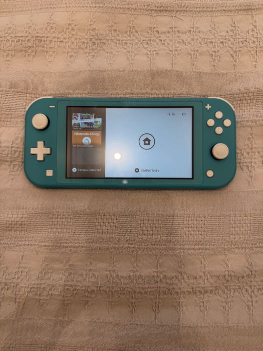Продам Nintendo Switch в отличном состоянии + игра Minecraft