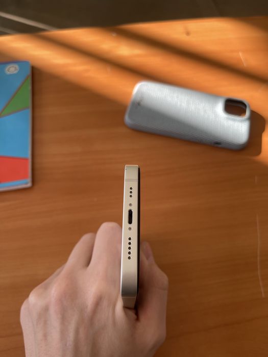 Продам iPhone 13 128