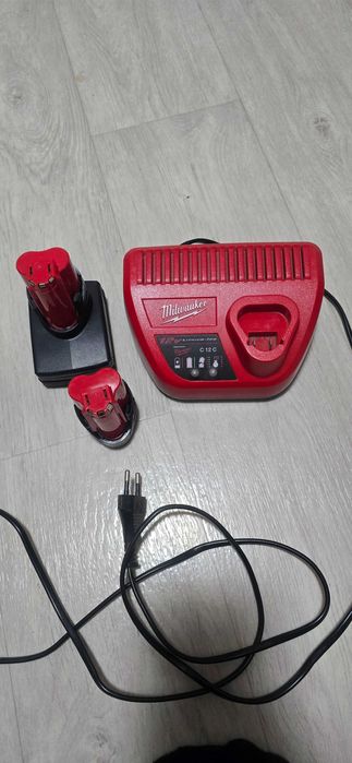 Milwaukee m12 батареи и зарядка