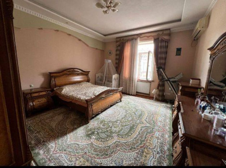 Сергели мошина бозор торисида жойлашган уй сотилади