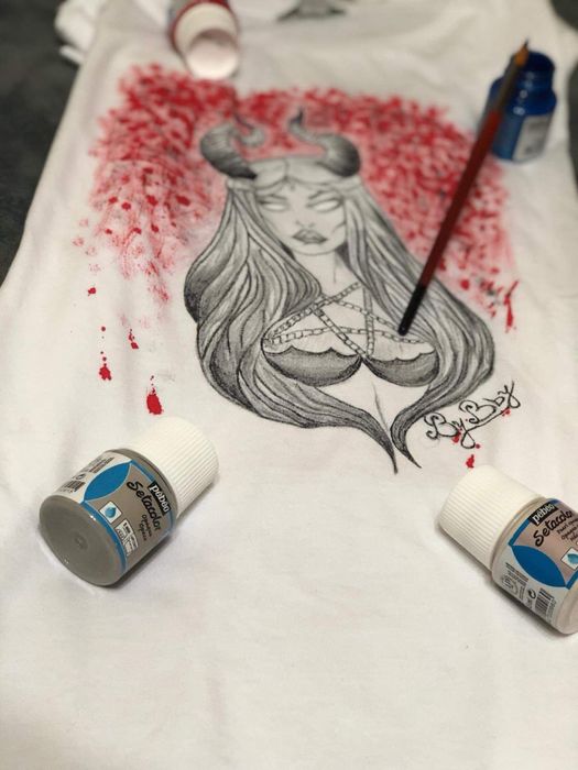 Tricouri personalizate / pictate manual