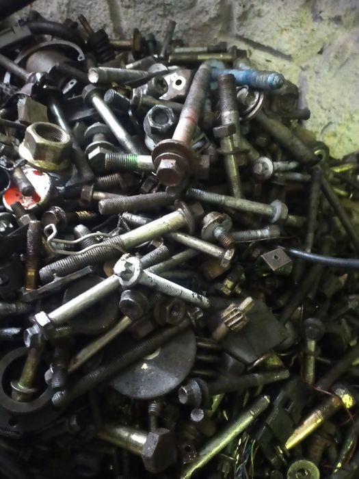 Болты    гайки .