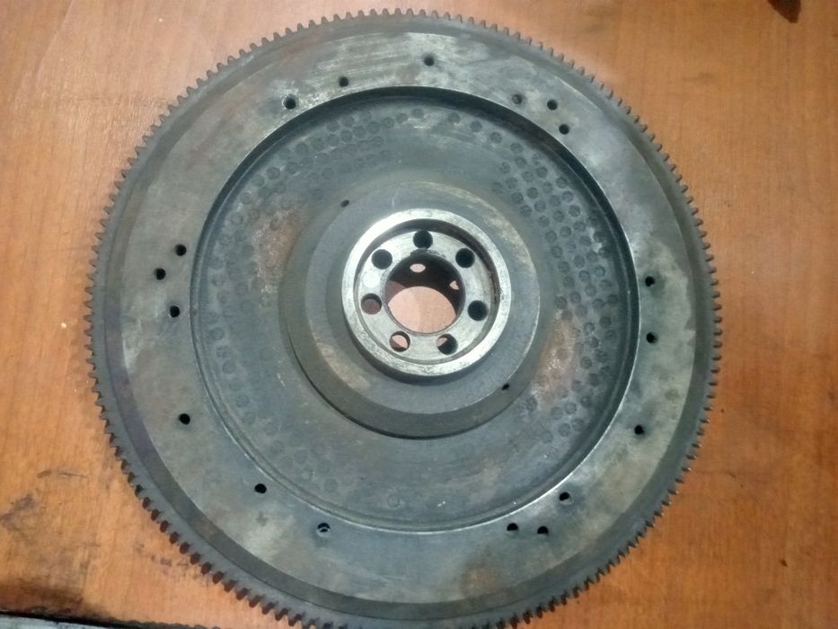 Продам маховик Умз 4216