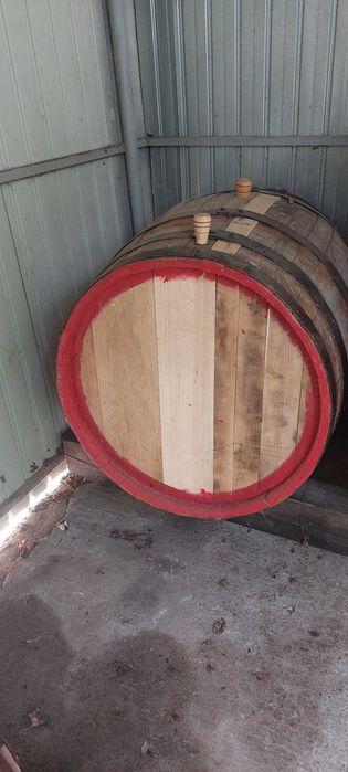 Butoaie de lemn stejar si salcâm stare foarte bună...